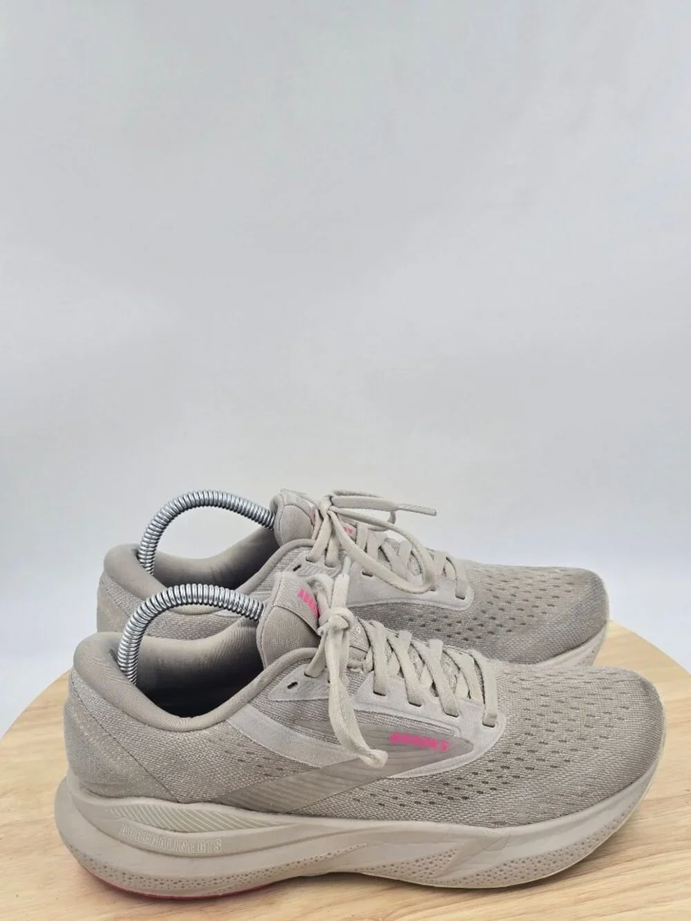 Brooks Adrenaline GTS 24 Womens Coconut Pink Running Athletic Shoes sz 8.5B